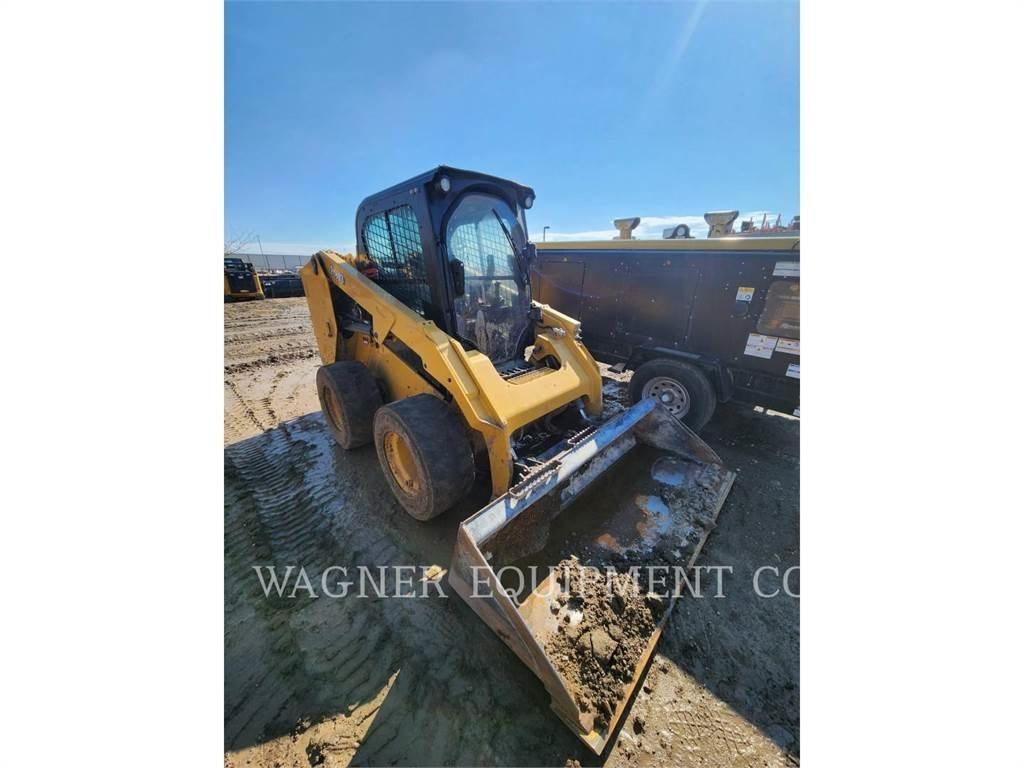 CAT 246D3 滑移装载机