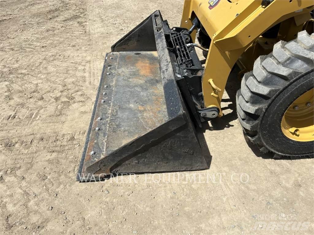 CAT 246D3 滑移装载机