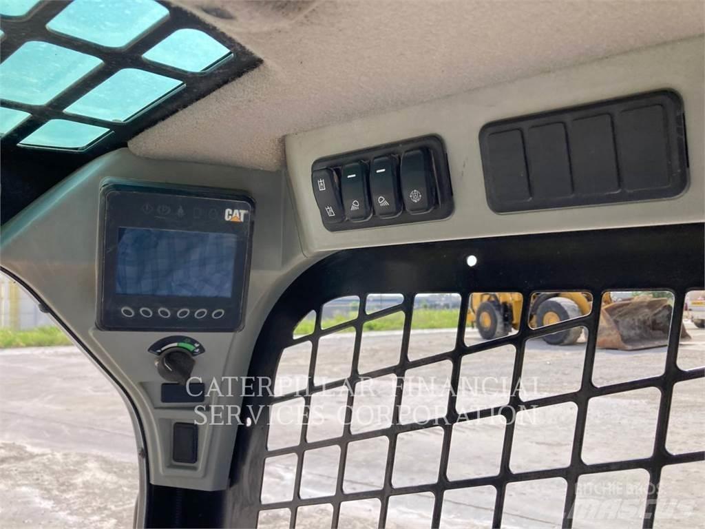 CAT 246D3 滑移装载机