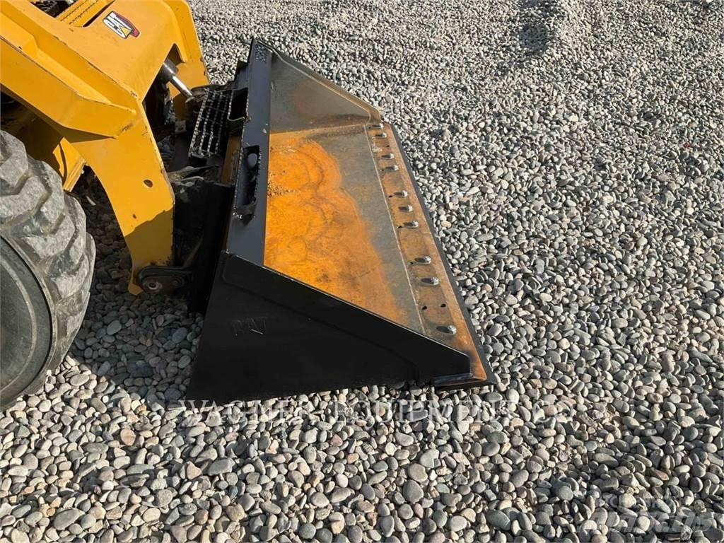CAT 246D3 滑移装载机