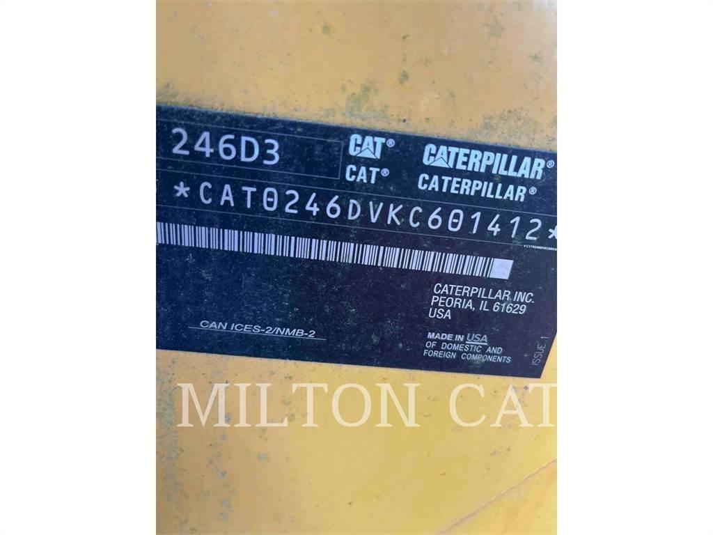 CAT 246D3 滑移装载机