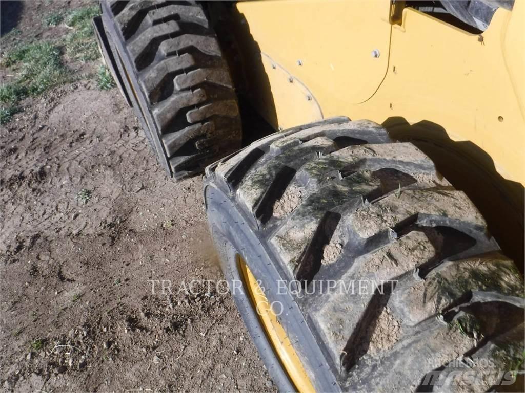 CAT 246D3 滑移装载机