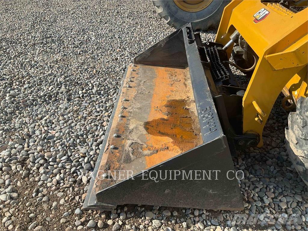 CAT 246D3 滑移装载机