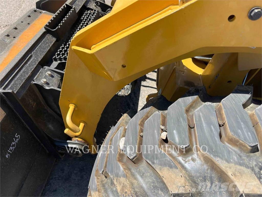 CAT 246D3 滑移装载机