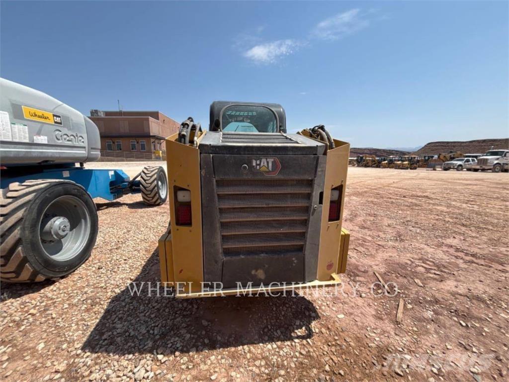 CAT 246D3 C3H2 滑移装载机