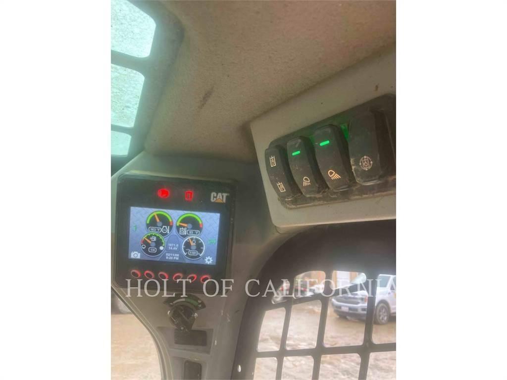 CAT 246D3 HF 滑移装载机