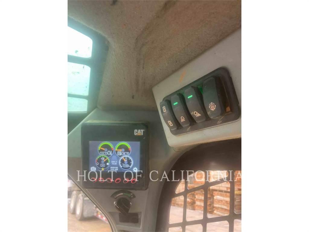 CAT 246D3 HF 滑移装载机