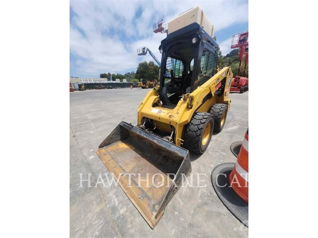 CAT 246D3H2O 滑移装载机