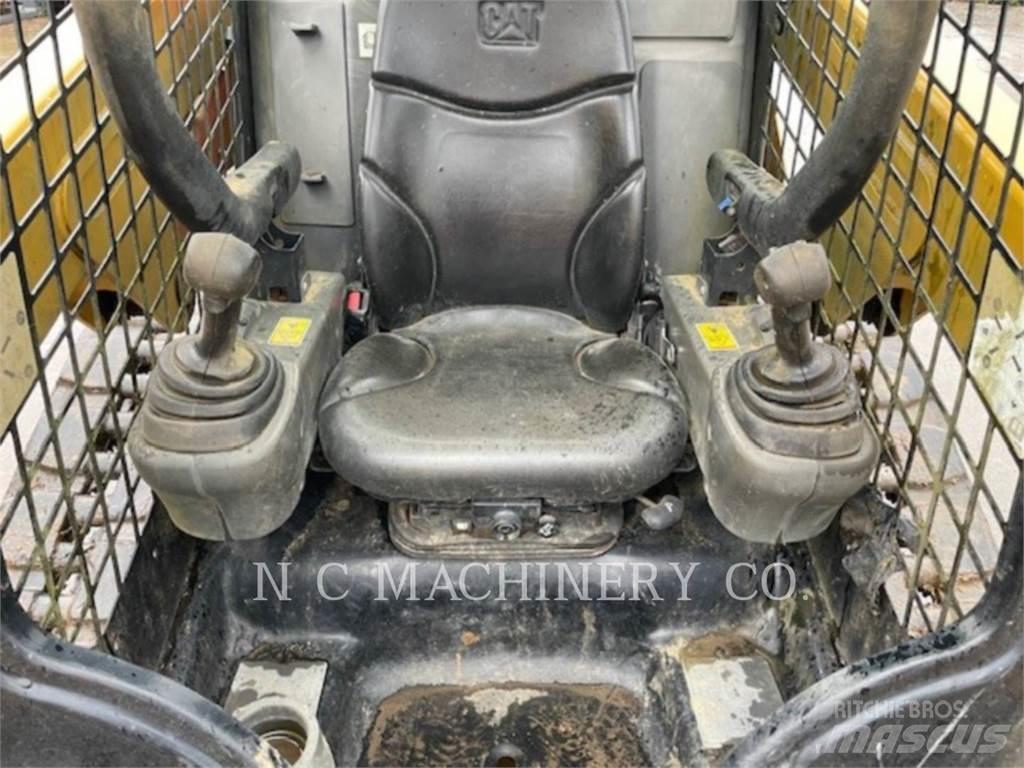 CAT 249D 滑移装载机