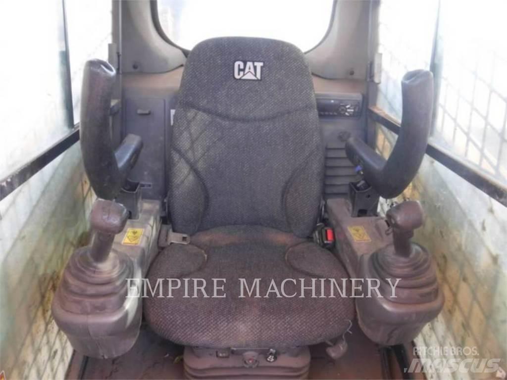 CAT 249D 滑移装载机