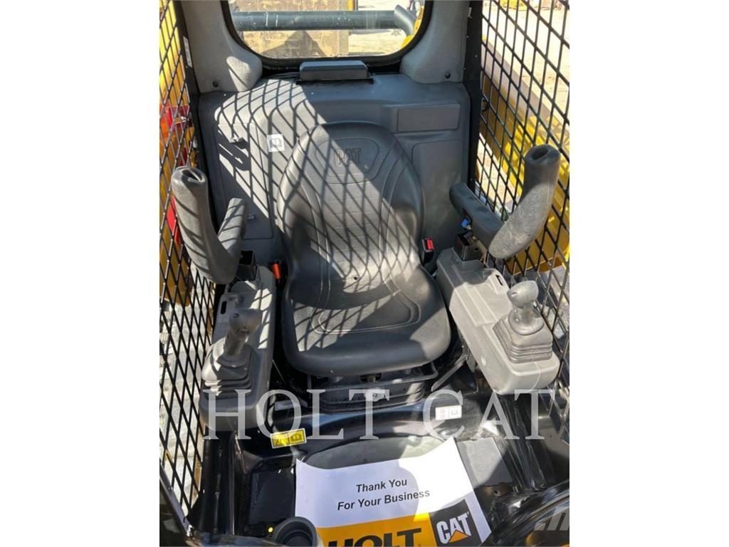 CAT 249D 滑移装载机