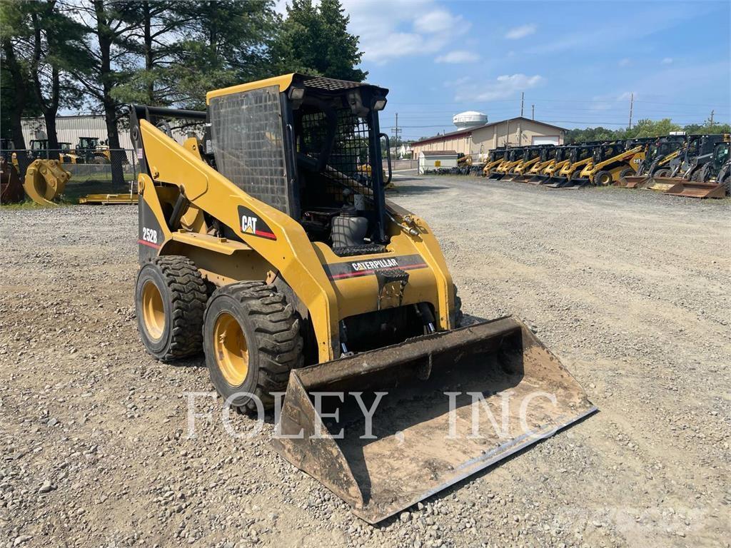 CAT 252B 滑移装载机