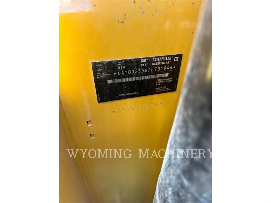 CAT 255 滑移装载机