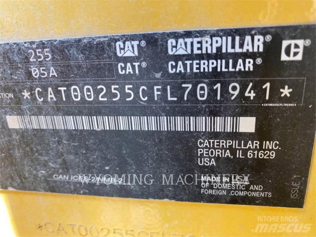 CAT 255 滑移装载机