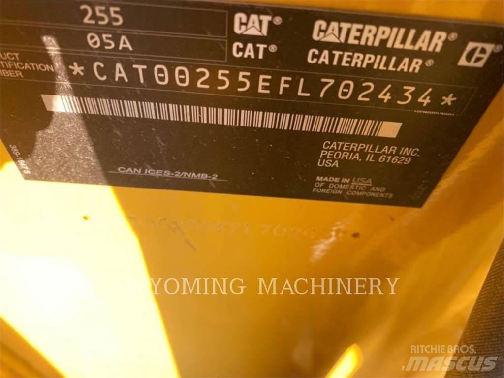 CAT 255 滑移装载机
