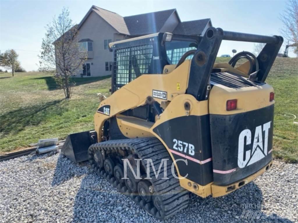 CAT 257B 滑移装载机