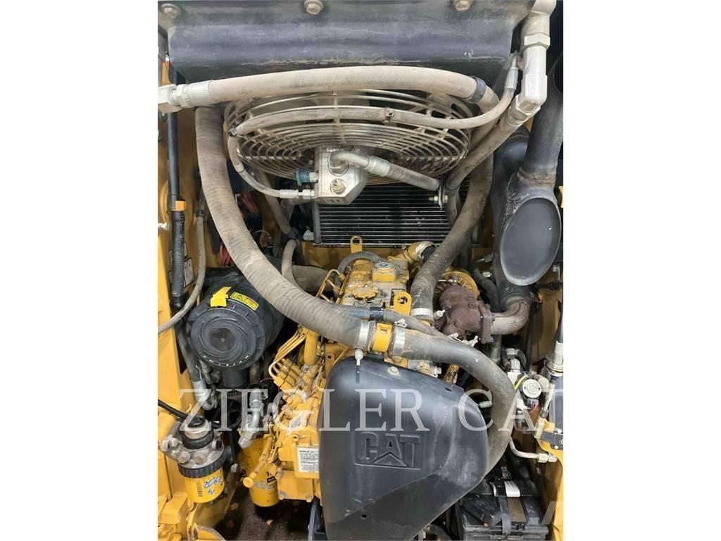 CAT 257B2 履带式装载机