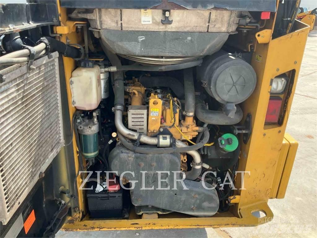 CAT 257D 履带式装载机