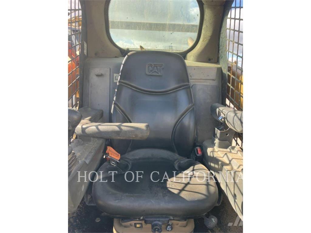 CAT 259 HF 滑移装载机
