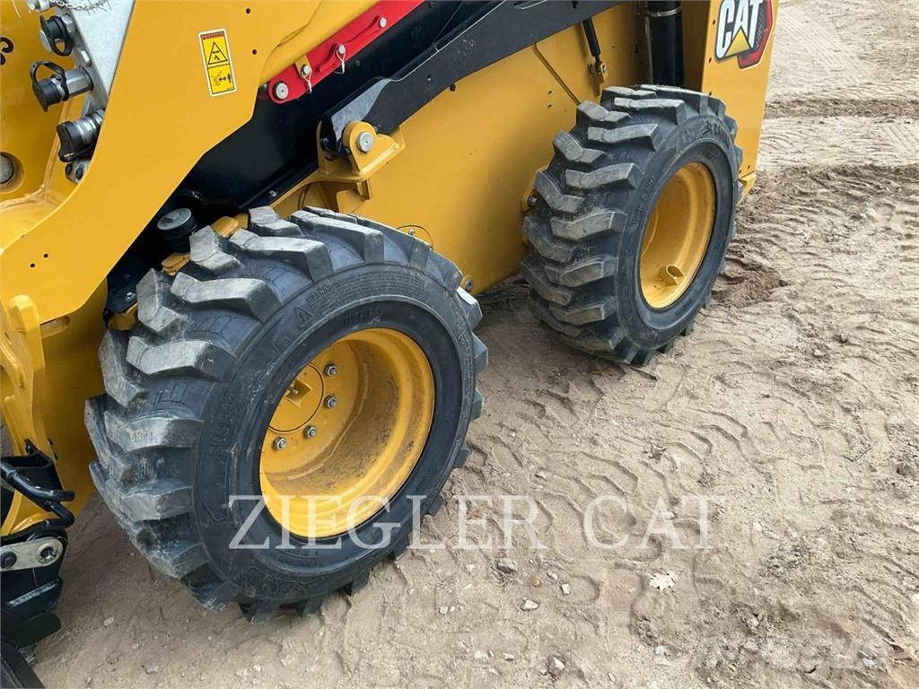 CAT 26005 滑移装载机