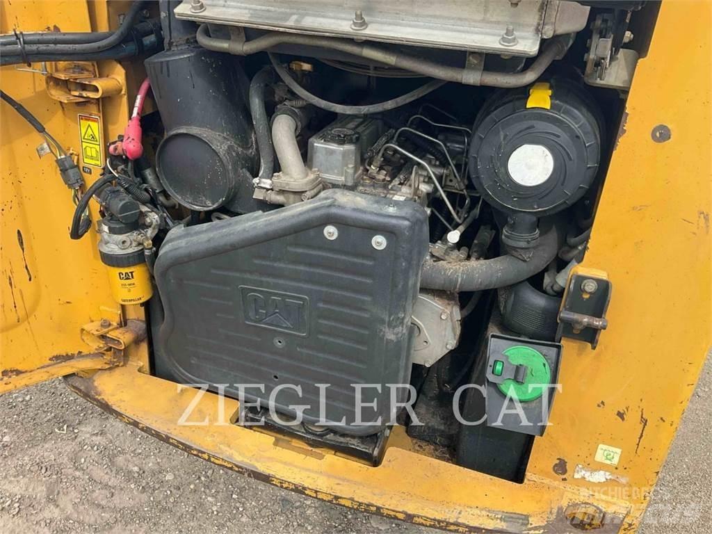 CAT 262C 滑移装载机