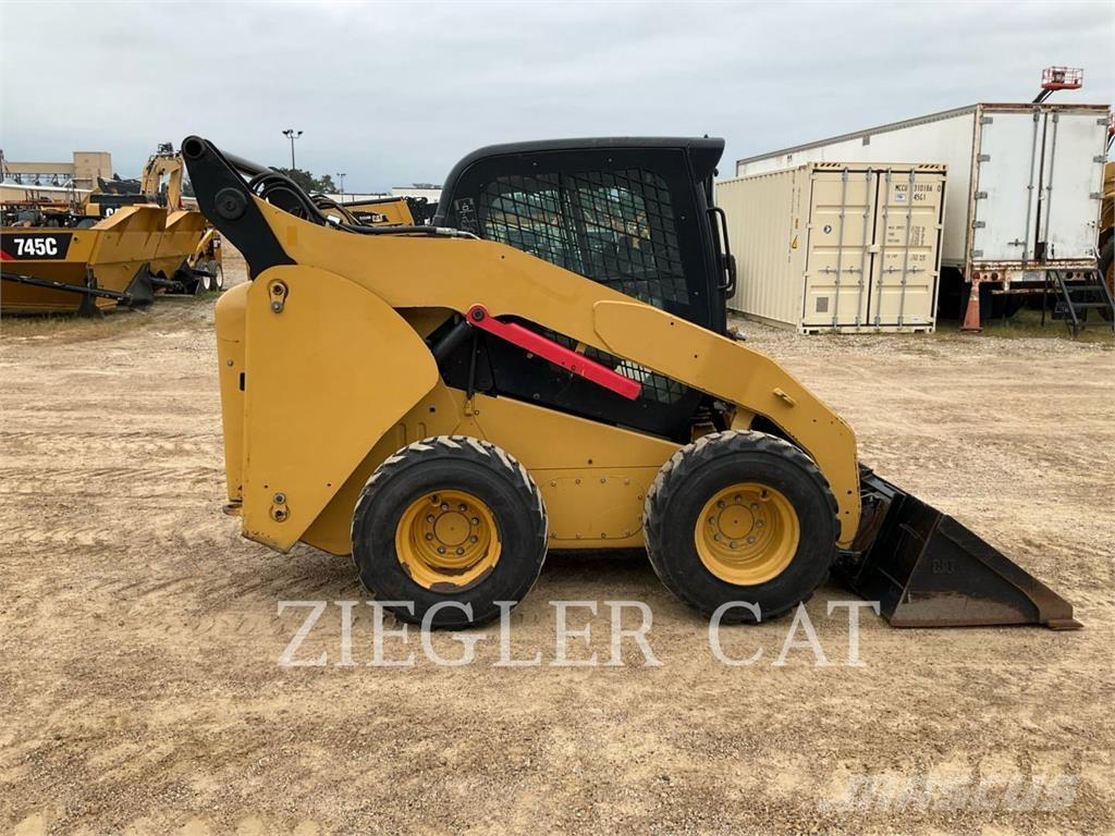 CAT 262C 滑移装载机