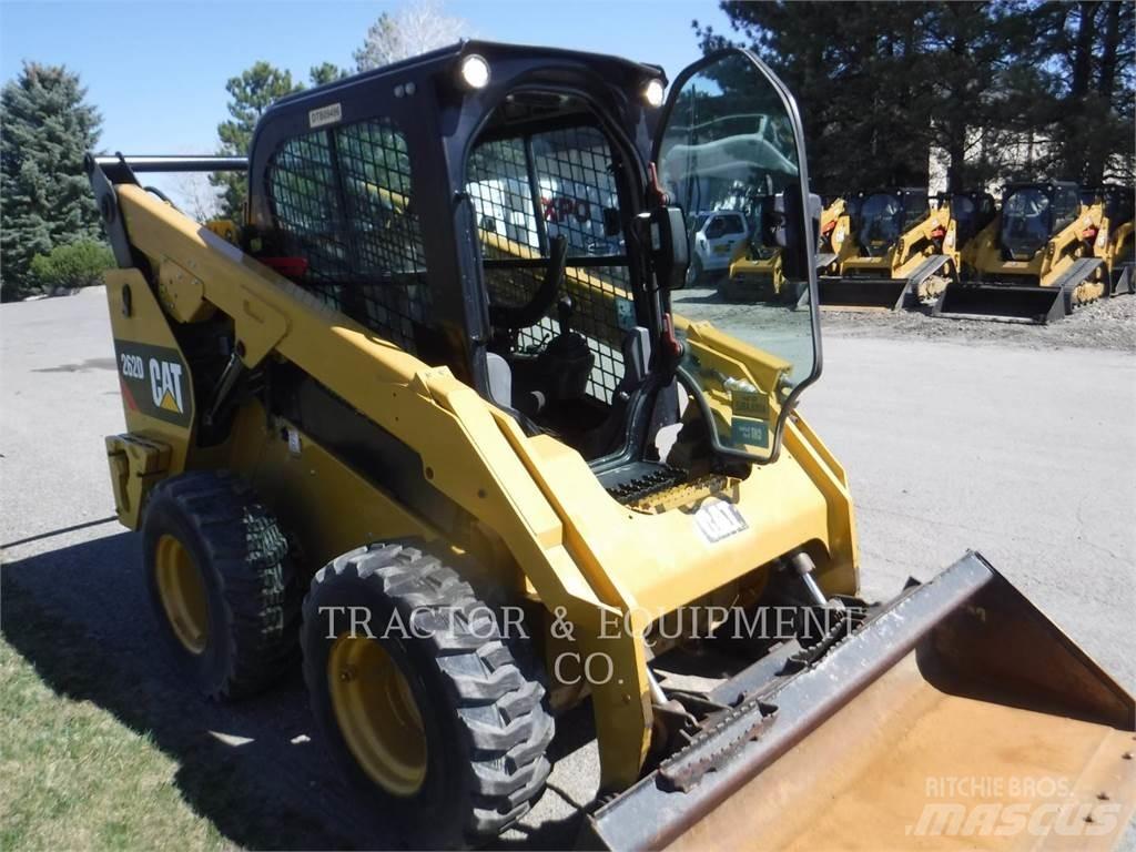 CAT 262D 滑移装载机
