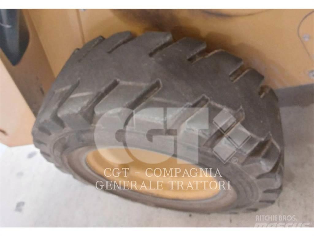 CAT 262D 滑移装载机