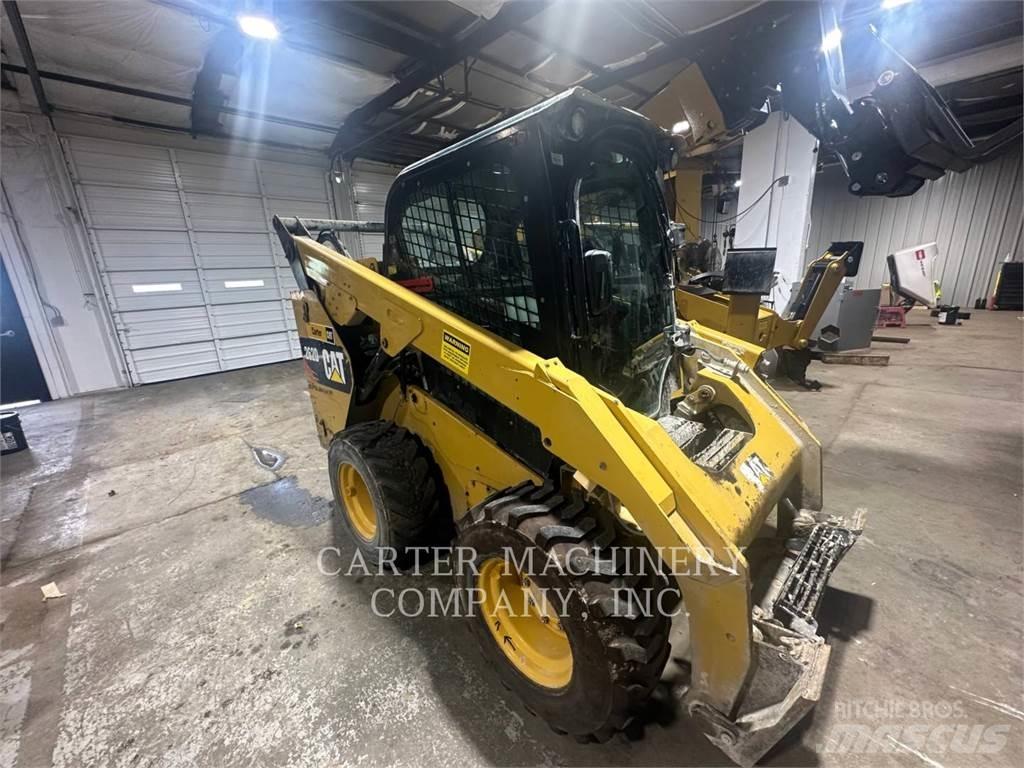 CAT 262D 滑移装载机