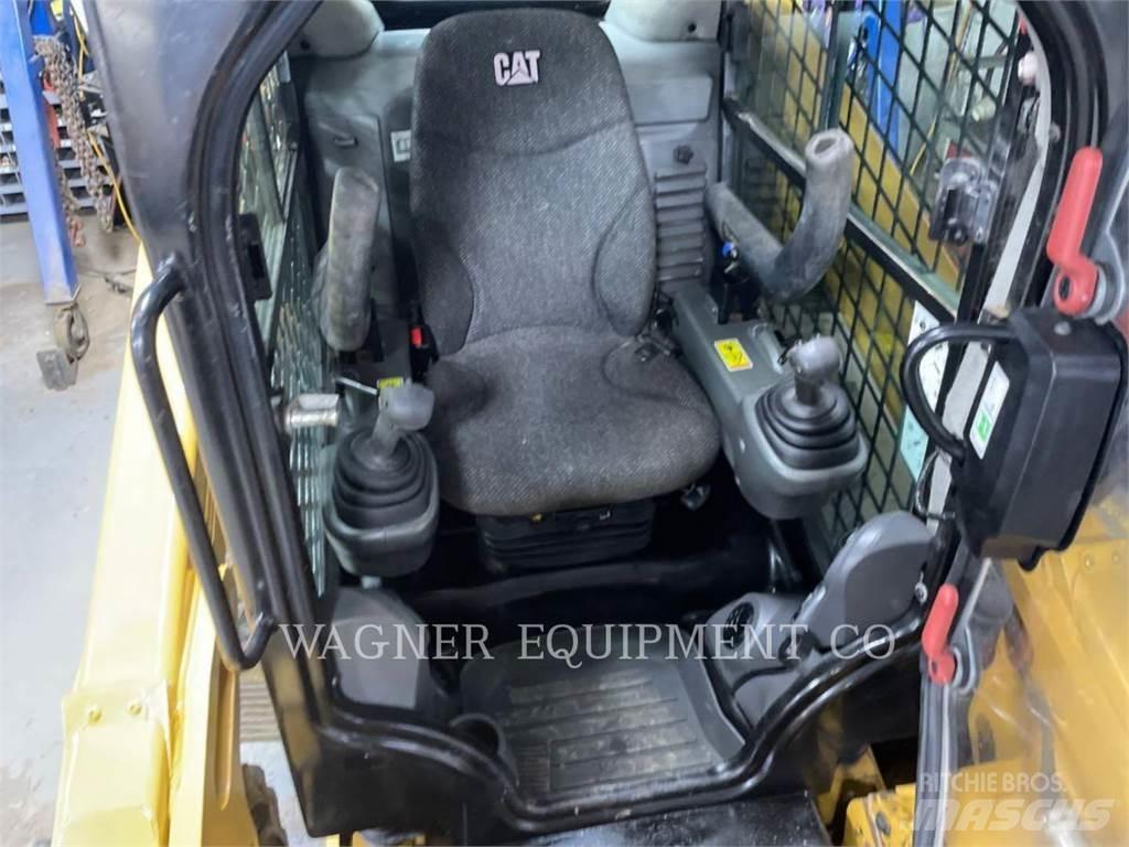 CAT 262D 滑移装载机