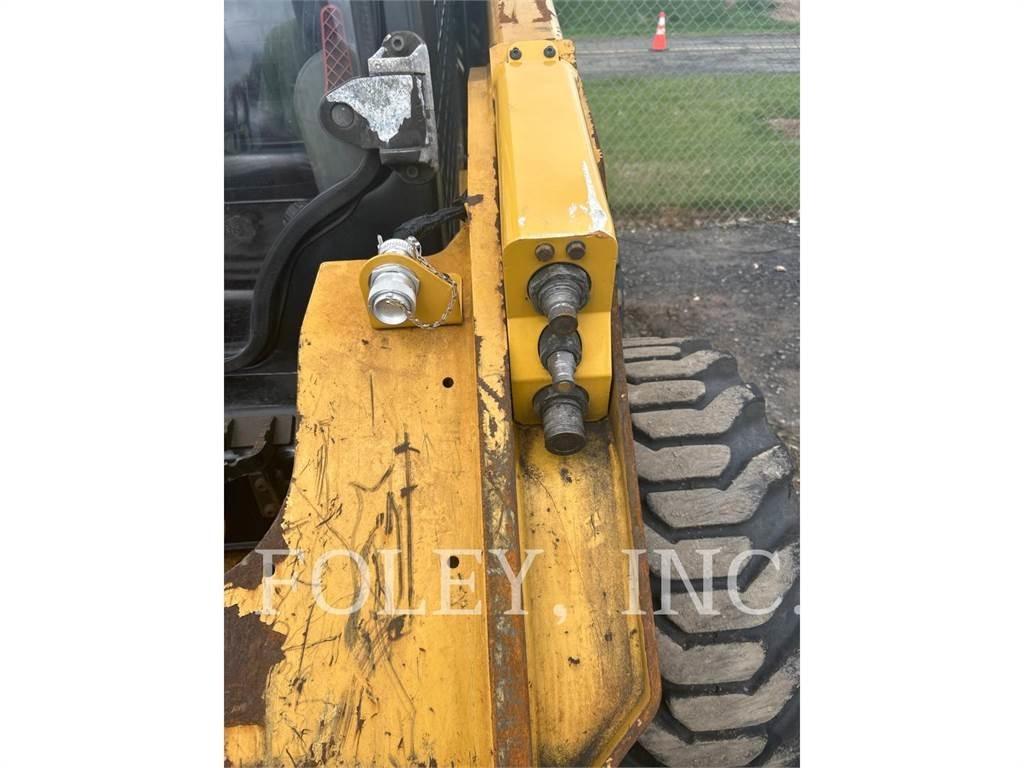 CAT 262D 滑移装载机