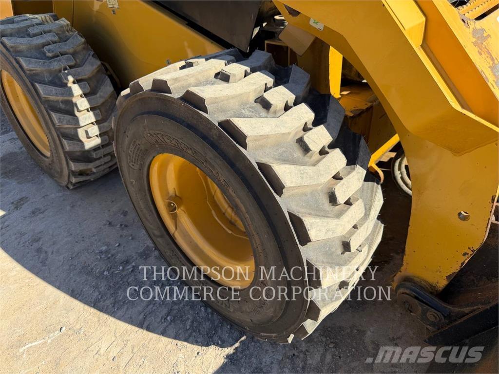 CAT 262D 滑移装载机