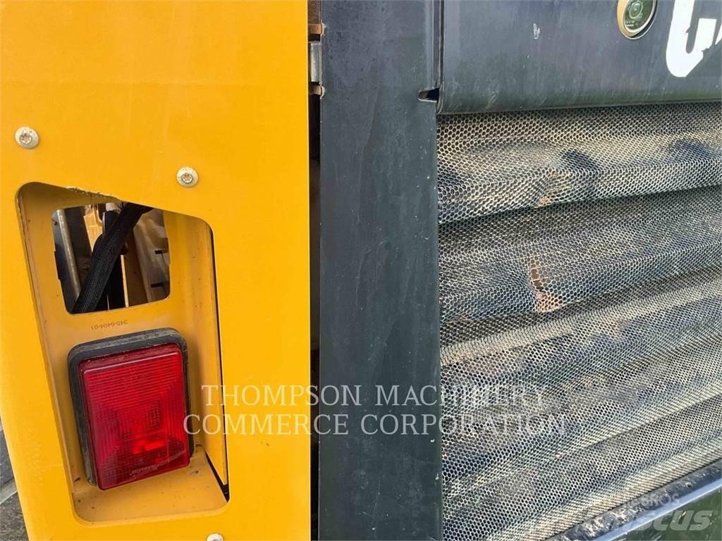 CAT 262D 滑移装载机