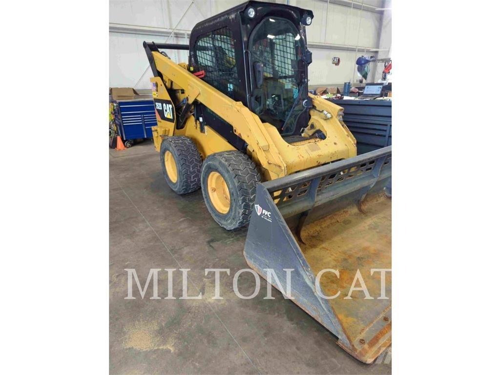 CAT 262D 滑移装载机