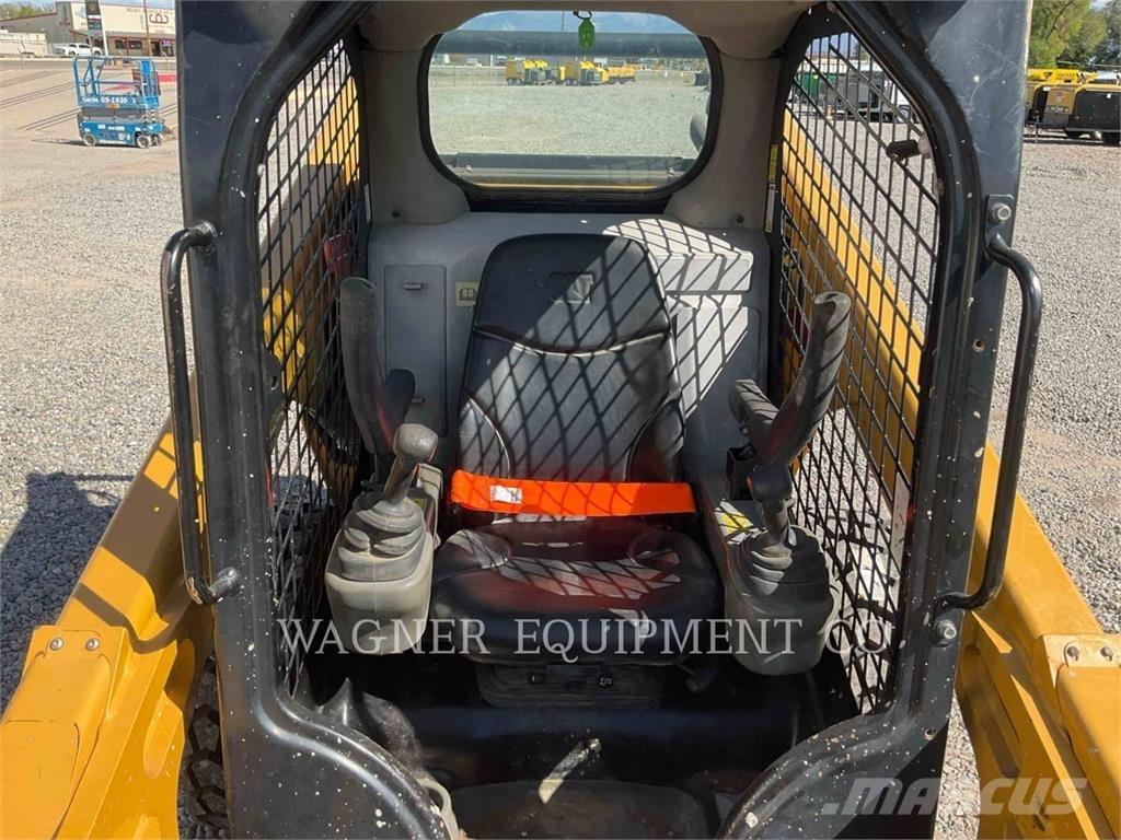 CAT 262D 滑移装载机