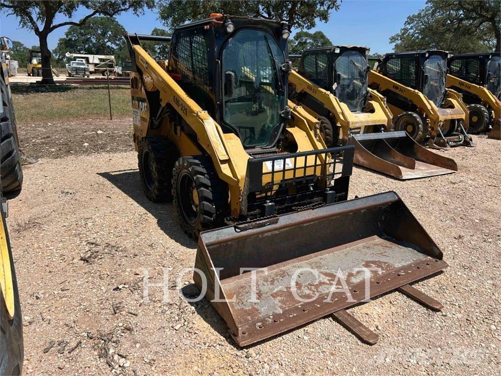 CAT 262D 滑移装载机