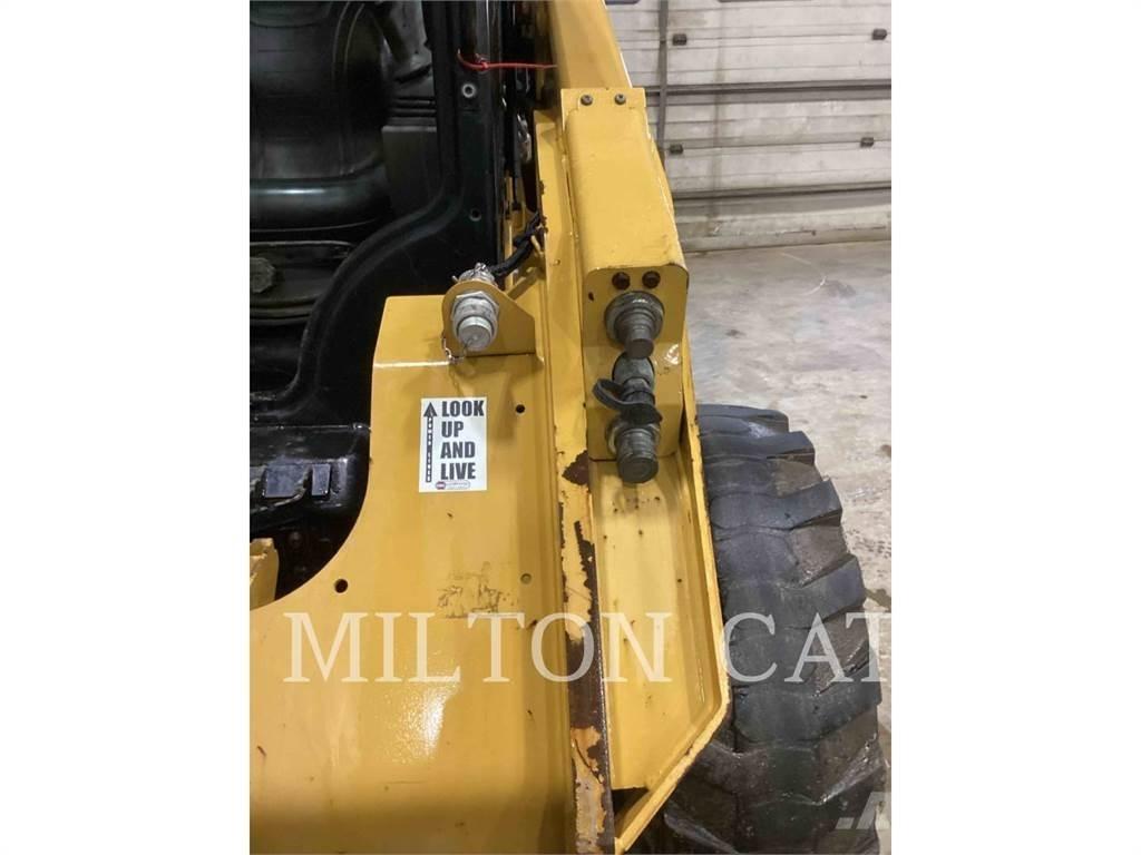 CAT 262D 3 滑移装载机