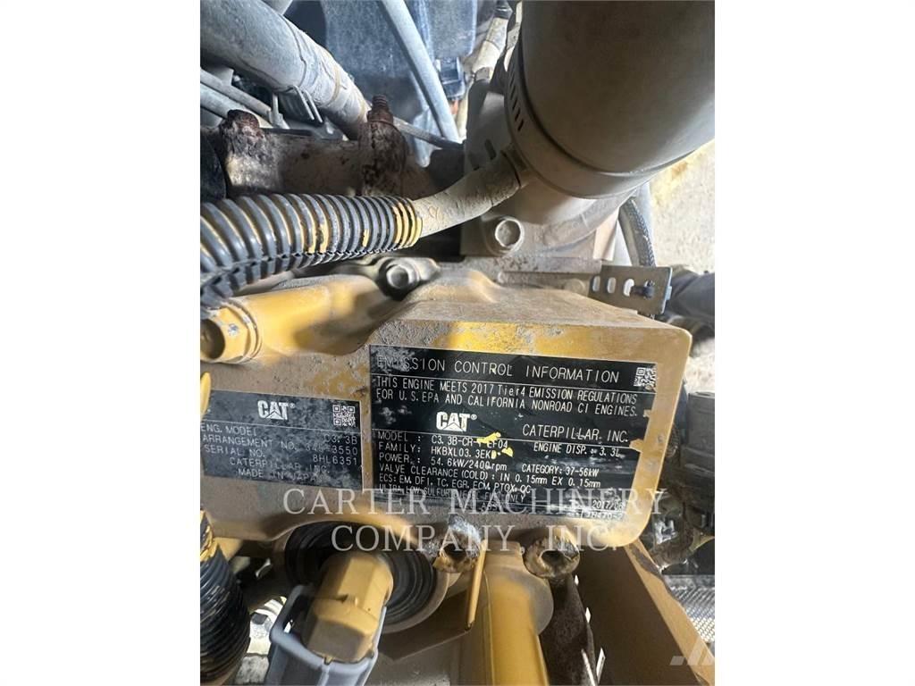 CAT 262D ACHF 滑移装载机