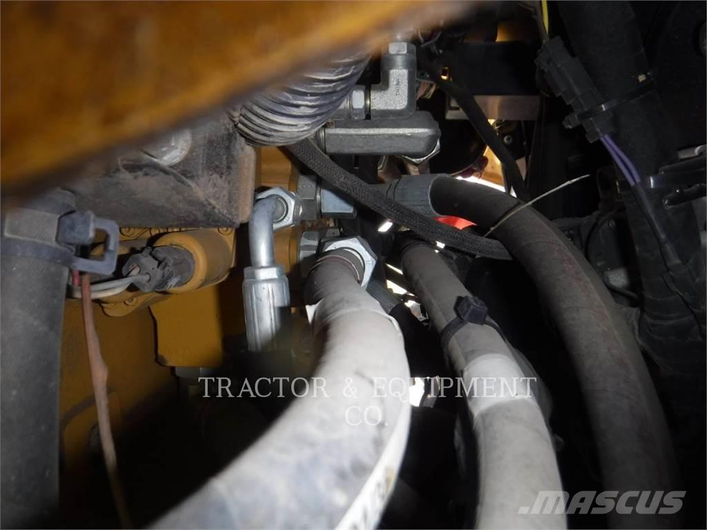 CAT 262D H2CB 滑移装载机