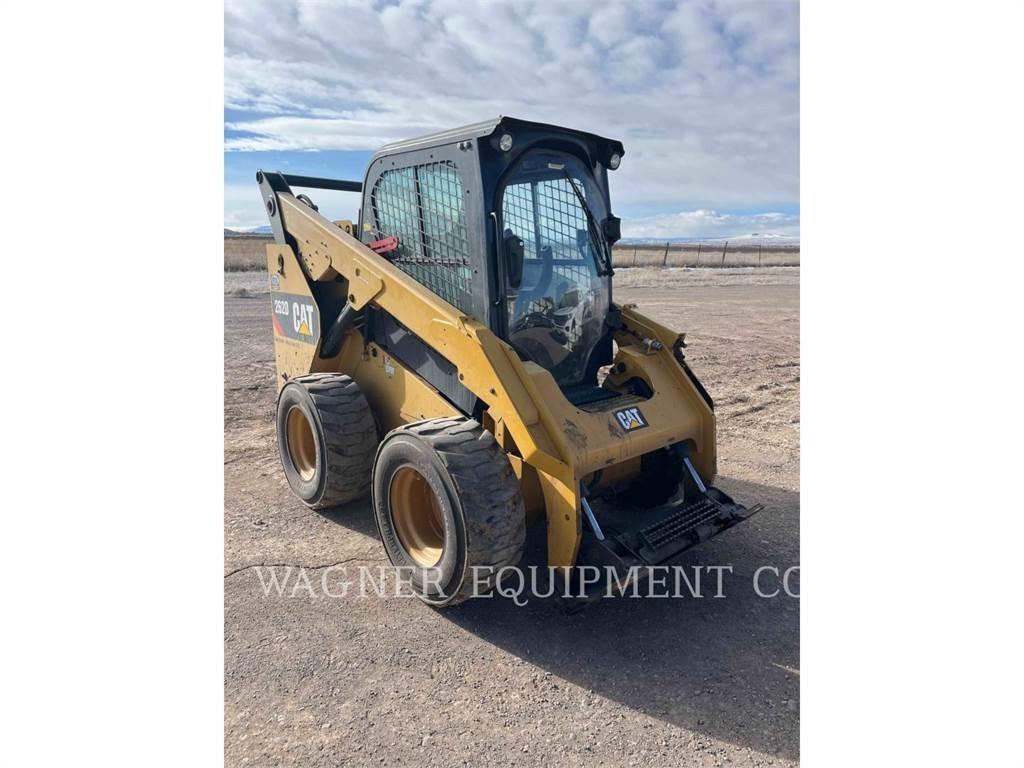CAT 262D HF 滑移装载机