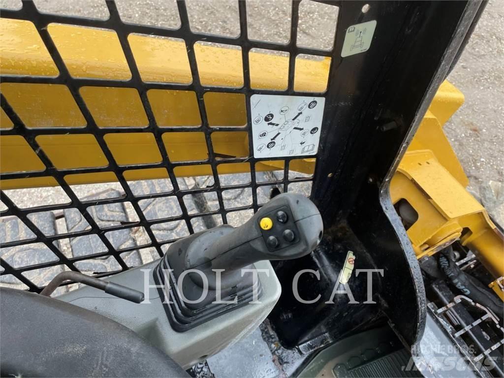 CAT 262D3 滑移装载机