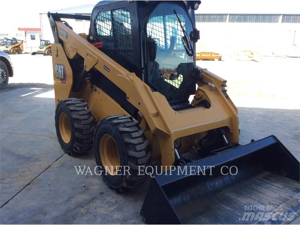 CAT 262D3 滑移装载机