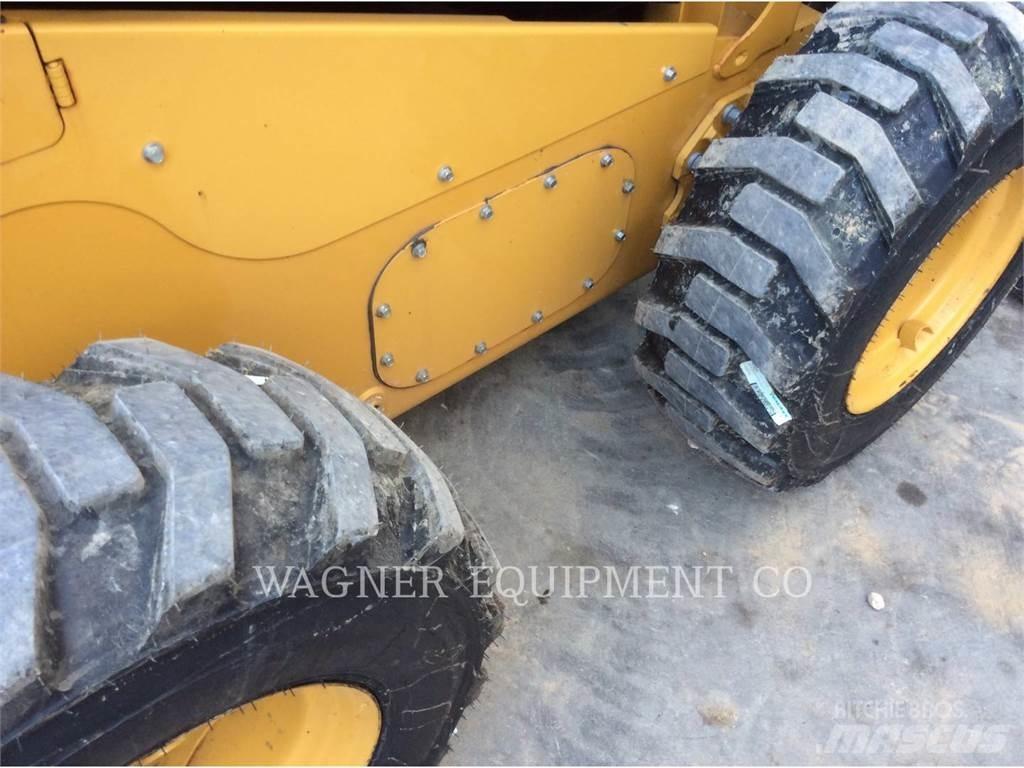 CAT 262D3 滑移装载机