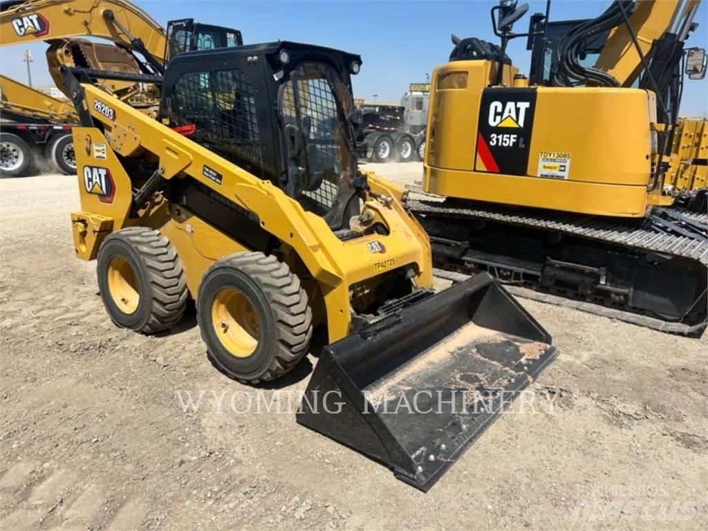 CAT 262D3 滑移装载机