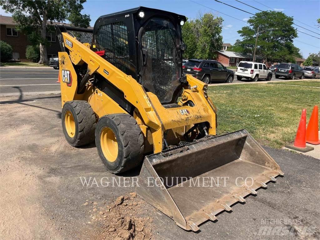 CAT 262D3 滑移装载机