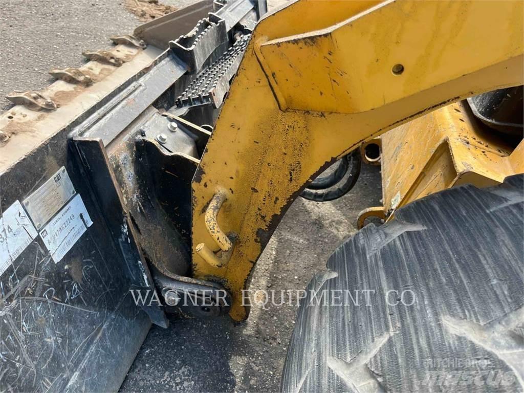 CAT 262D3 滑移装载机