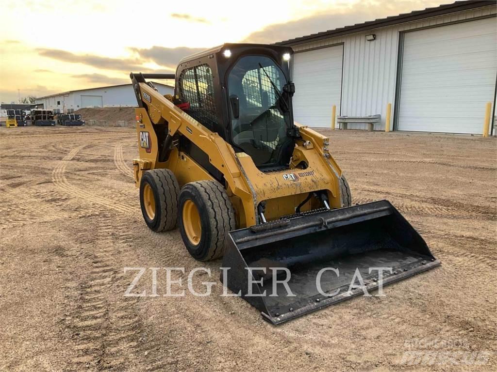 CAT 262D3 滑移装载机