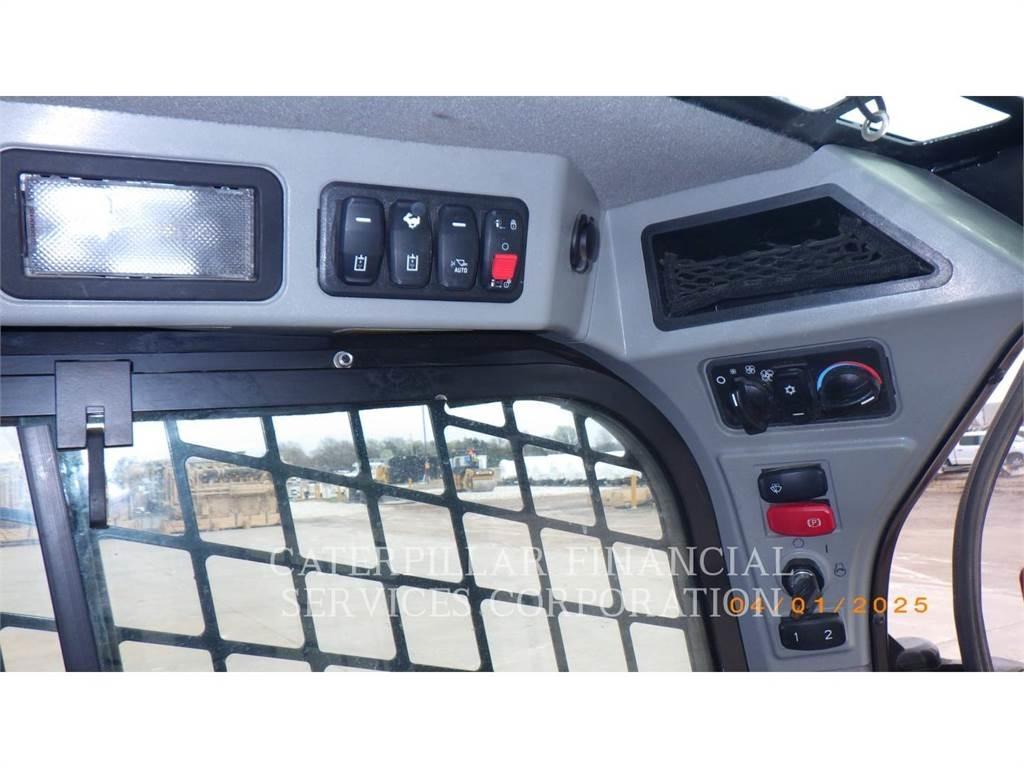 CAT 262D3 滑移装载机
