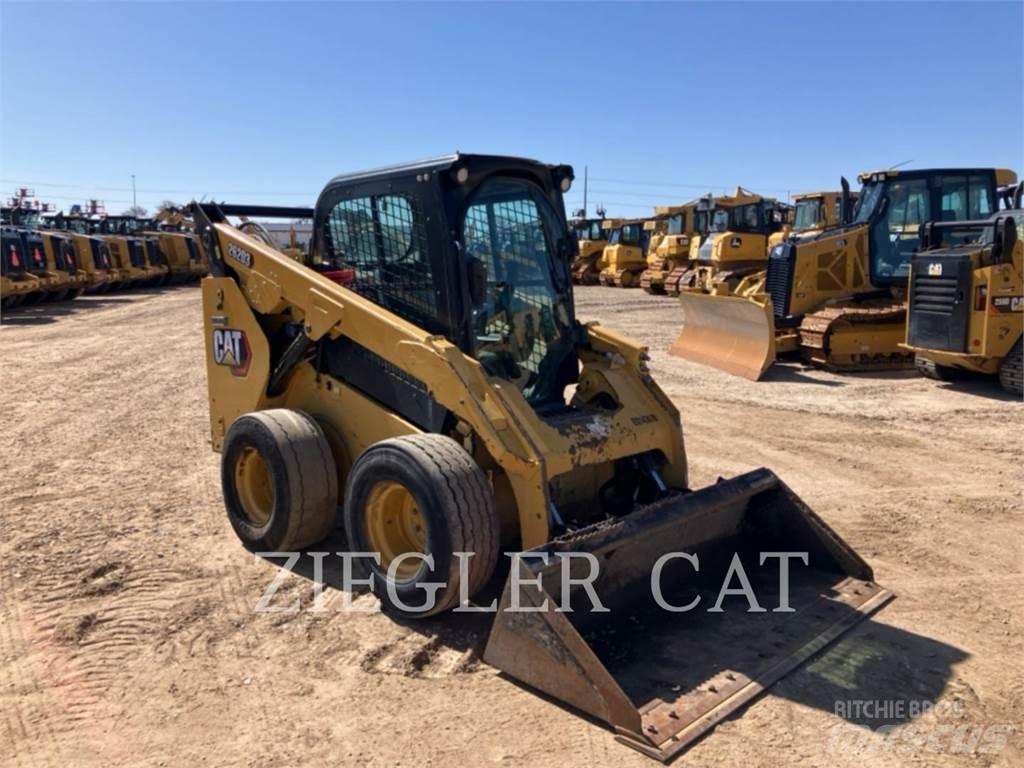 CAT 262D3 滑移装载机