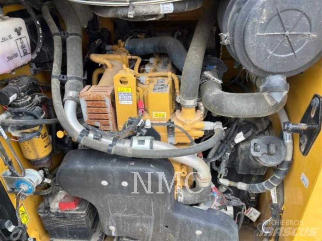 CAT 262D3 滑移装载机